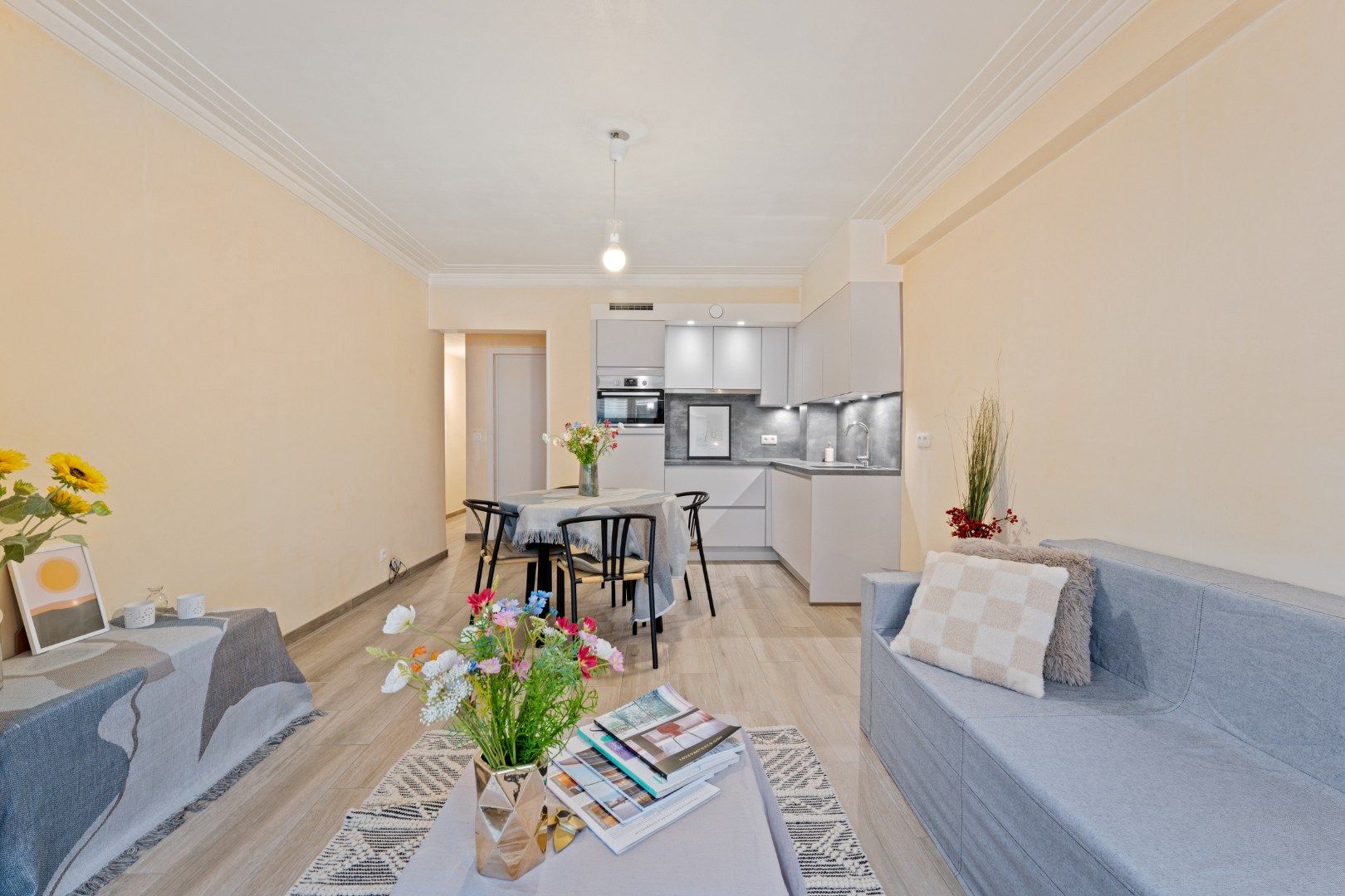 Met zorg gerenoveerd appartement op prachtige ligging met lateraal zeezicht en gunstig EPC-label B foto {{pictureIndex}}