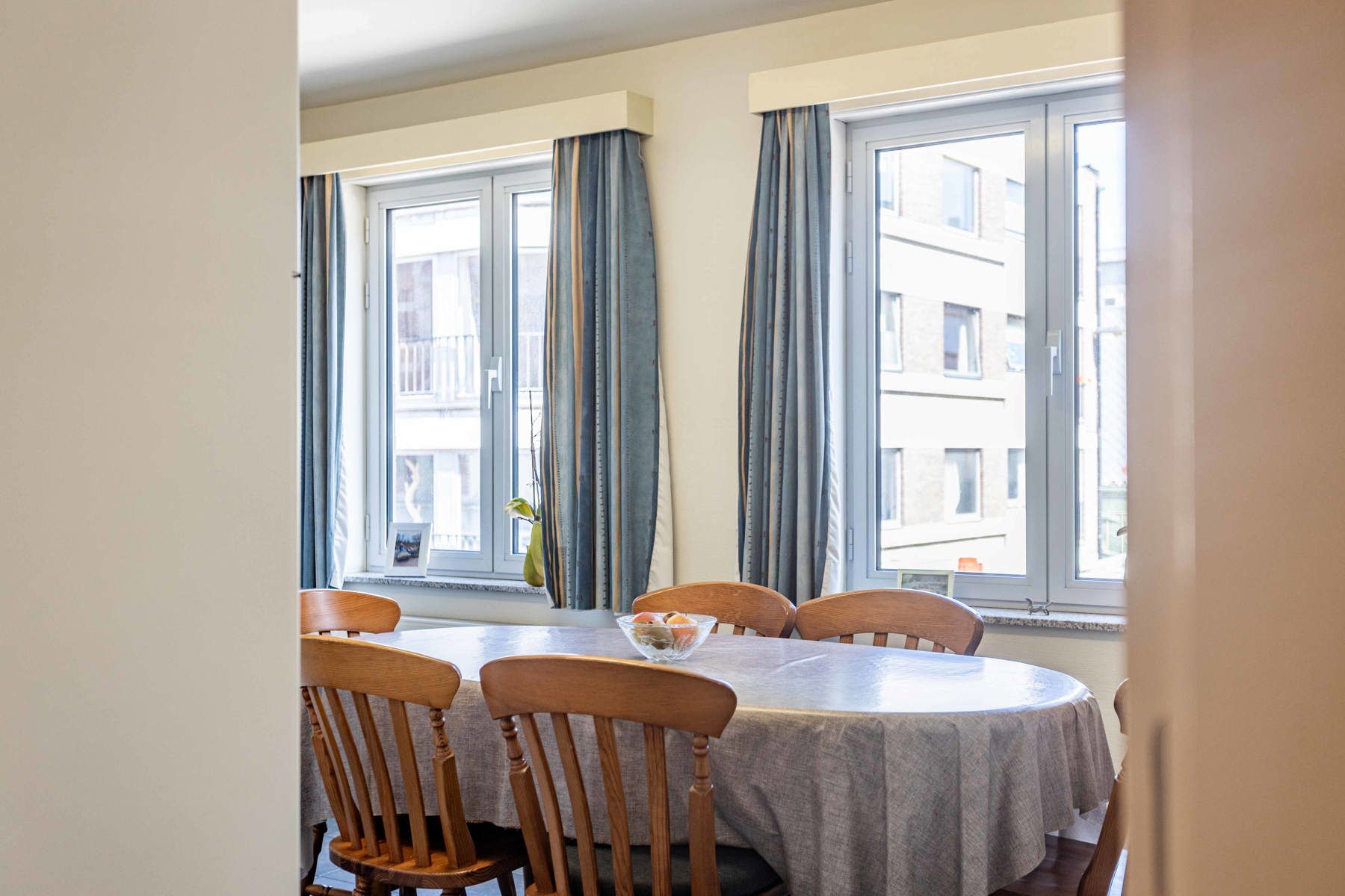 Ruim lichtrijk, 2 slpkamer-appartement met terras  foto 5