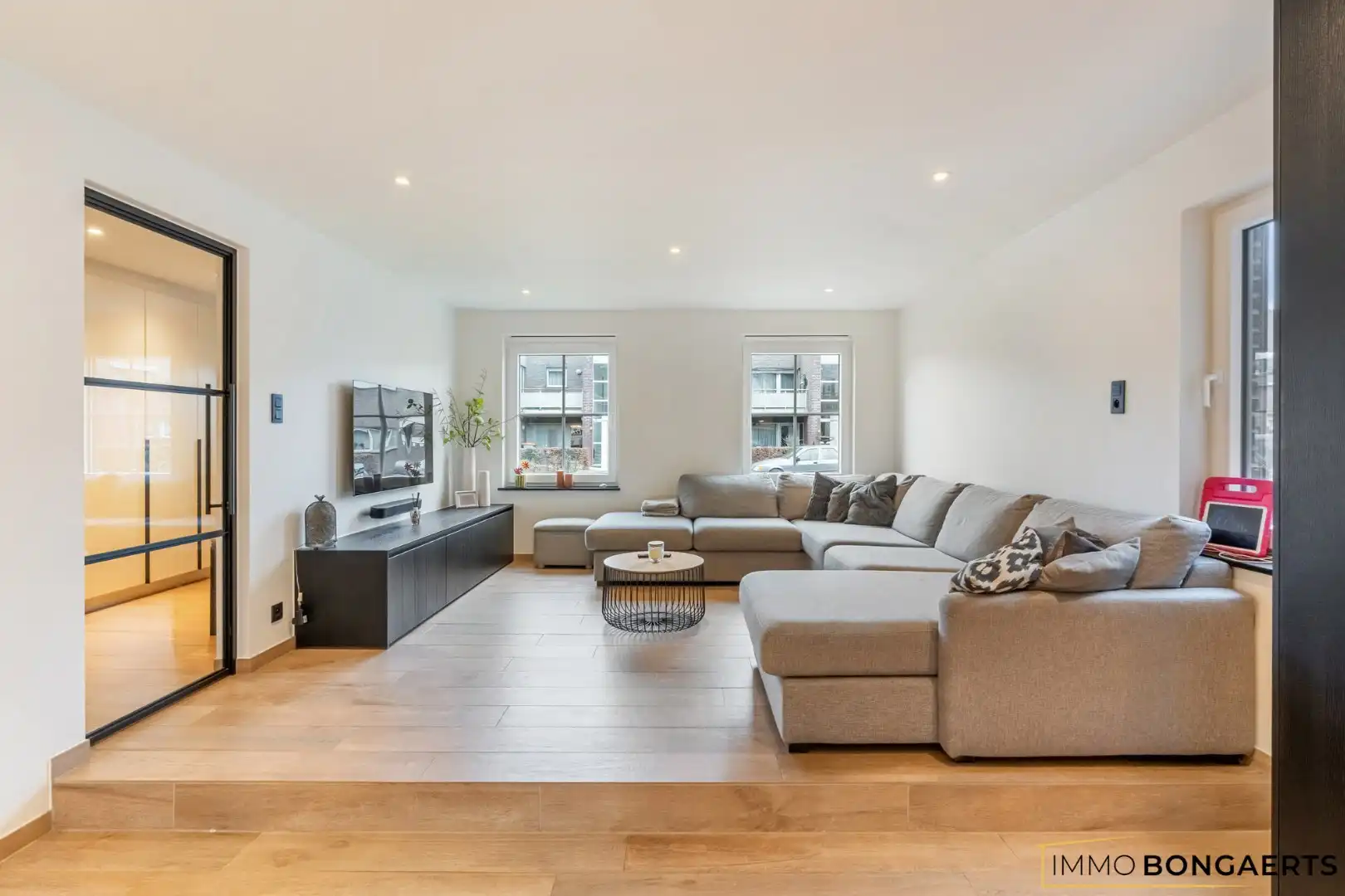 Gerenoveerde woning met 4 slaapkamers op rustige ligging foto 7