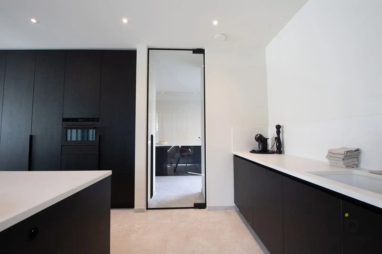 Knappe GELIJKVLOERSE villa + bijgebouw te Halle! foto 17