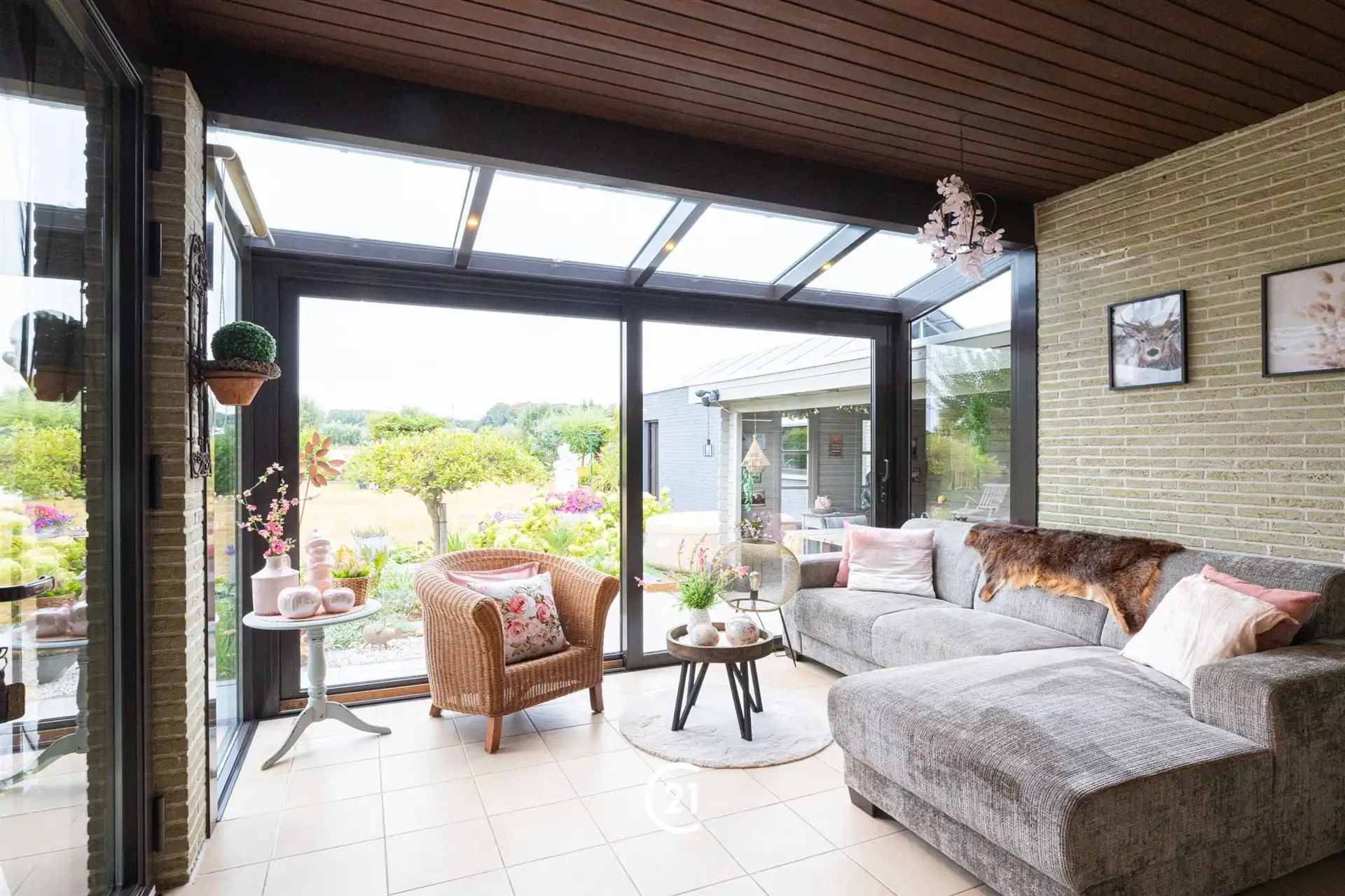 Instapklare woning met garage en prachtig groen uitzicht foto 9