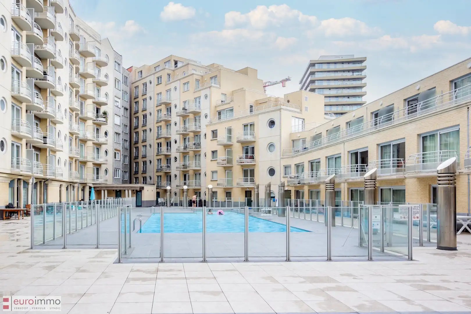 Leuk, ongemeubeld appartement met 2 slaapkamers te Oostende. foto {{pictureIndex}}