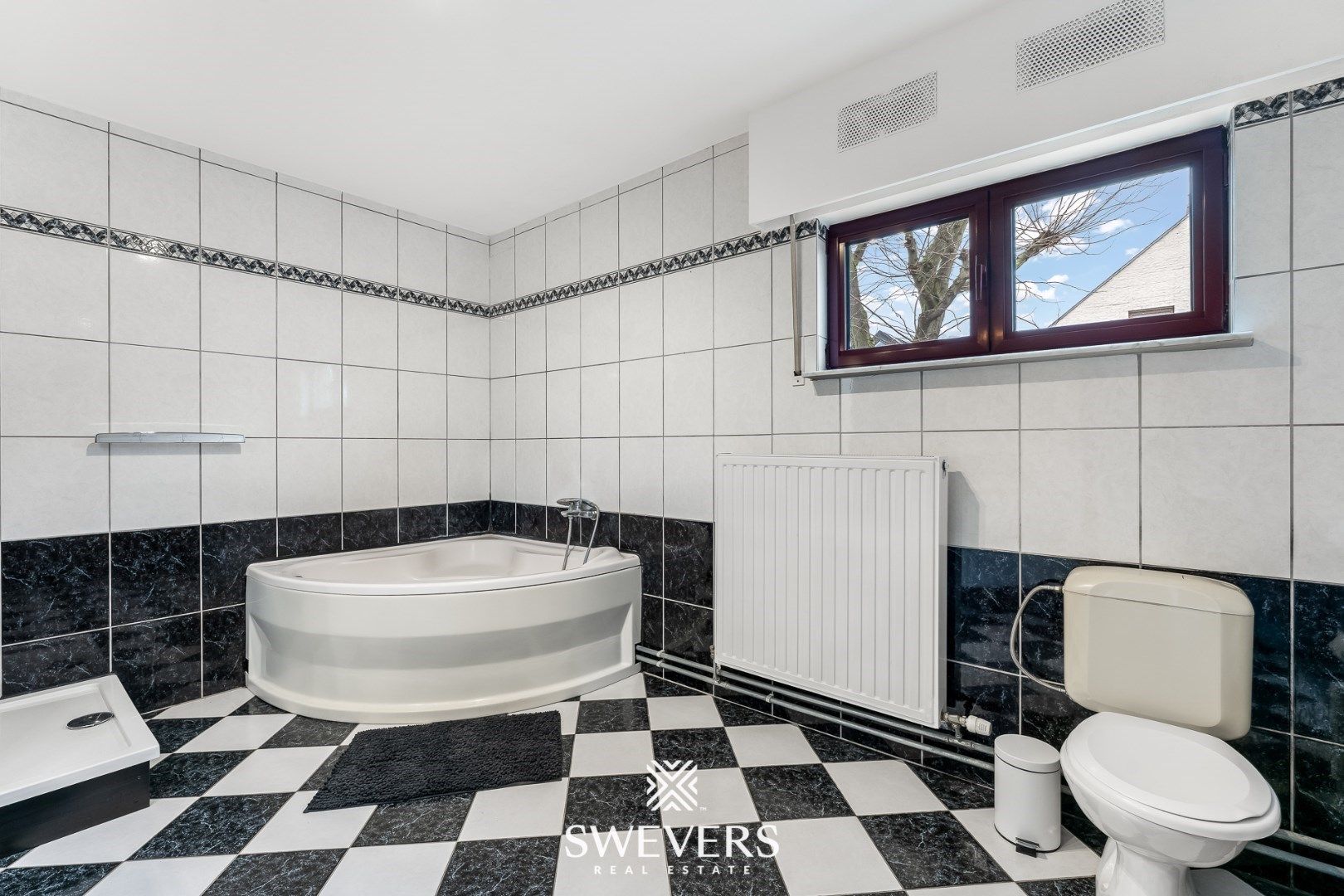 Charmante woning met verwarmd zwembad in Heusden-Zolder foto 15