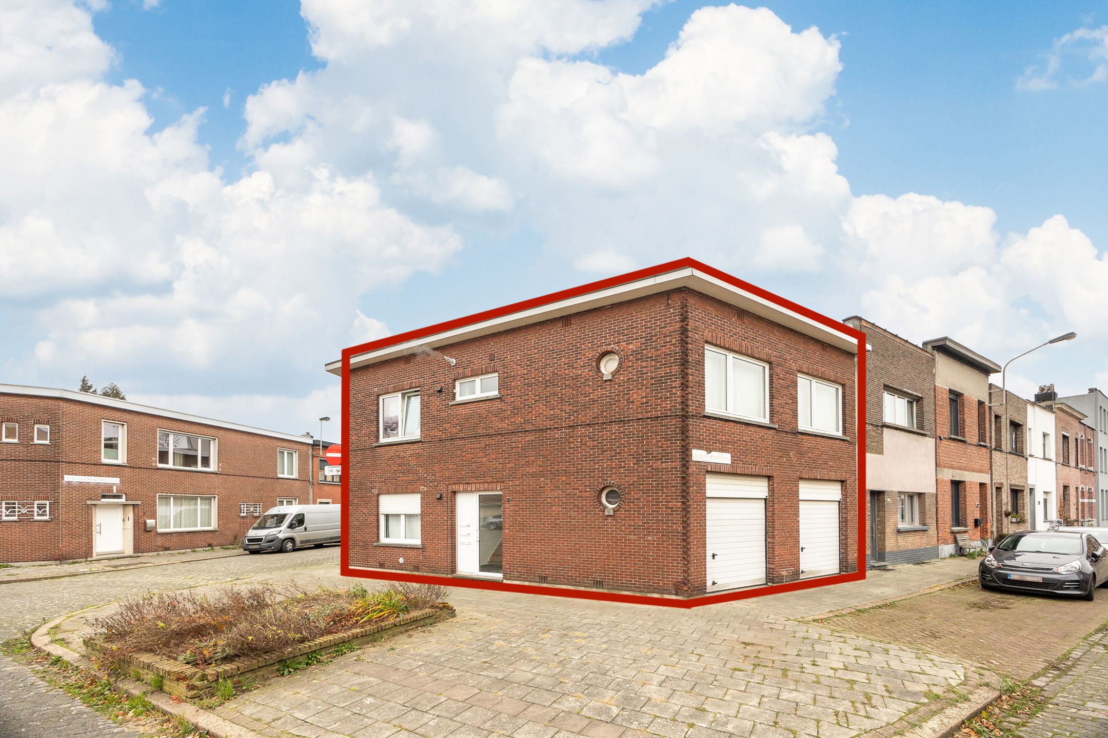 Vergund opbrengsteigendom: 3 units (1slp) + 2 garage's foto {{pictureIndex}}