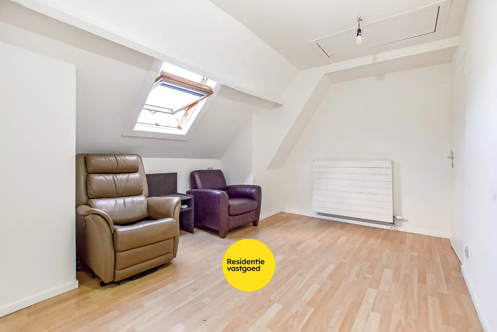 Gezellige halfopen woning met tuin en parking foto 13