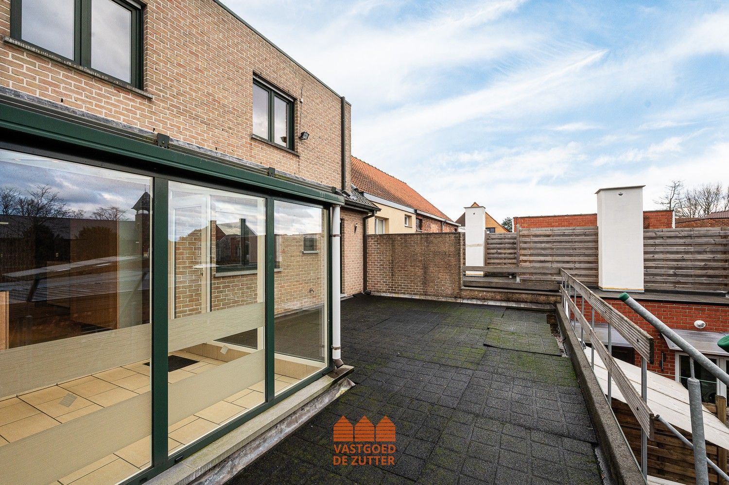 Ruime woning met garage en verhuurde studio foto 10
