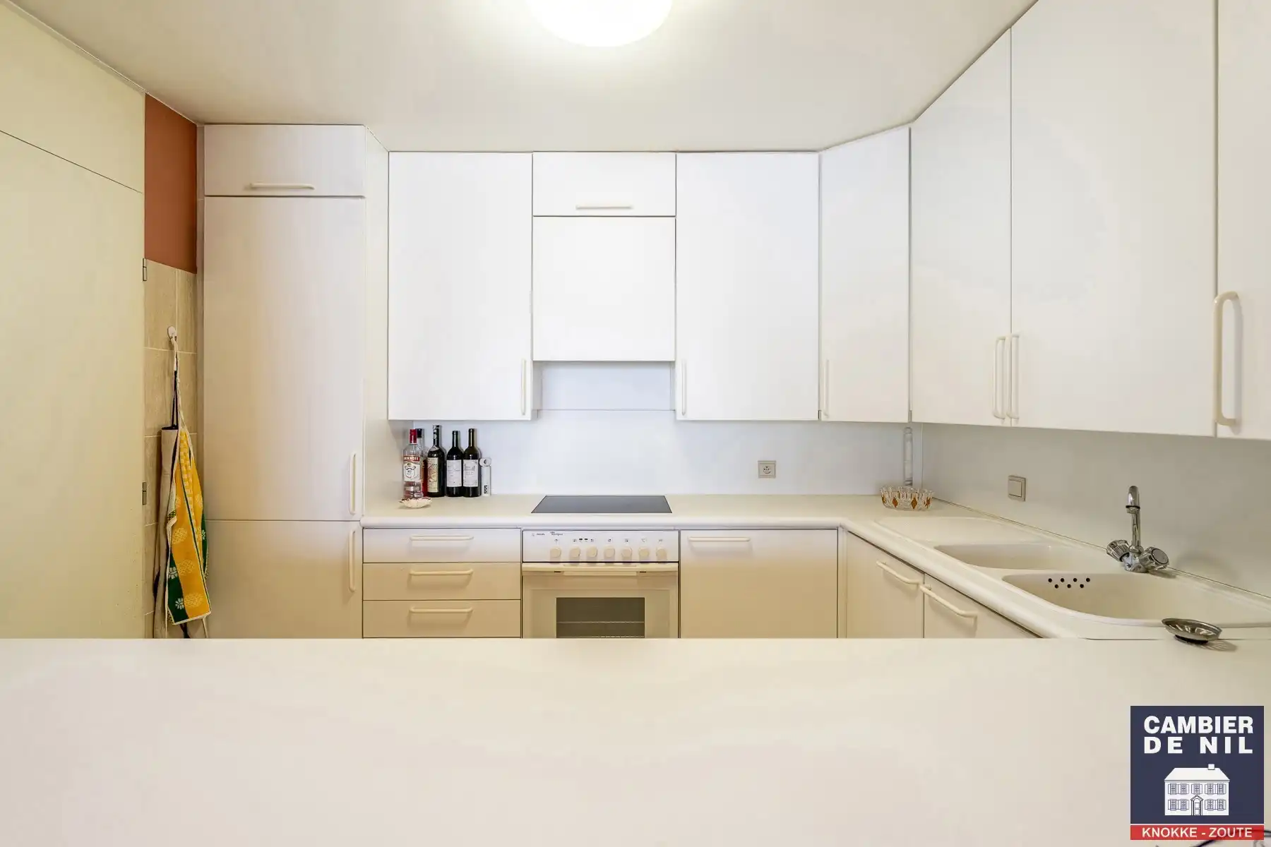 Gemeubeld appartement met frontaal zeezicht aan het Vanbunnenplein foto 9