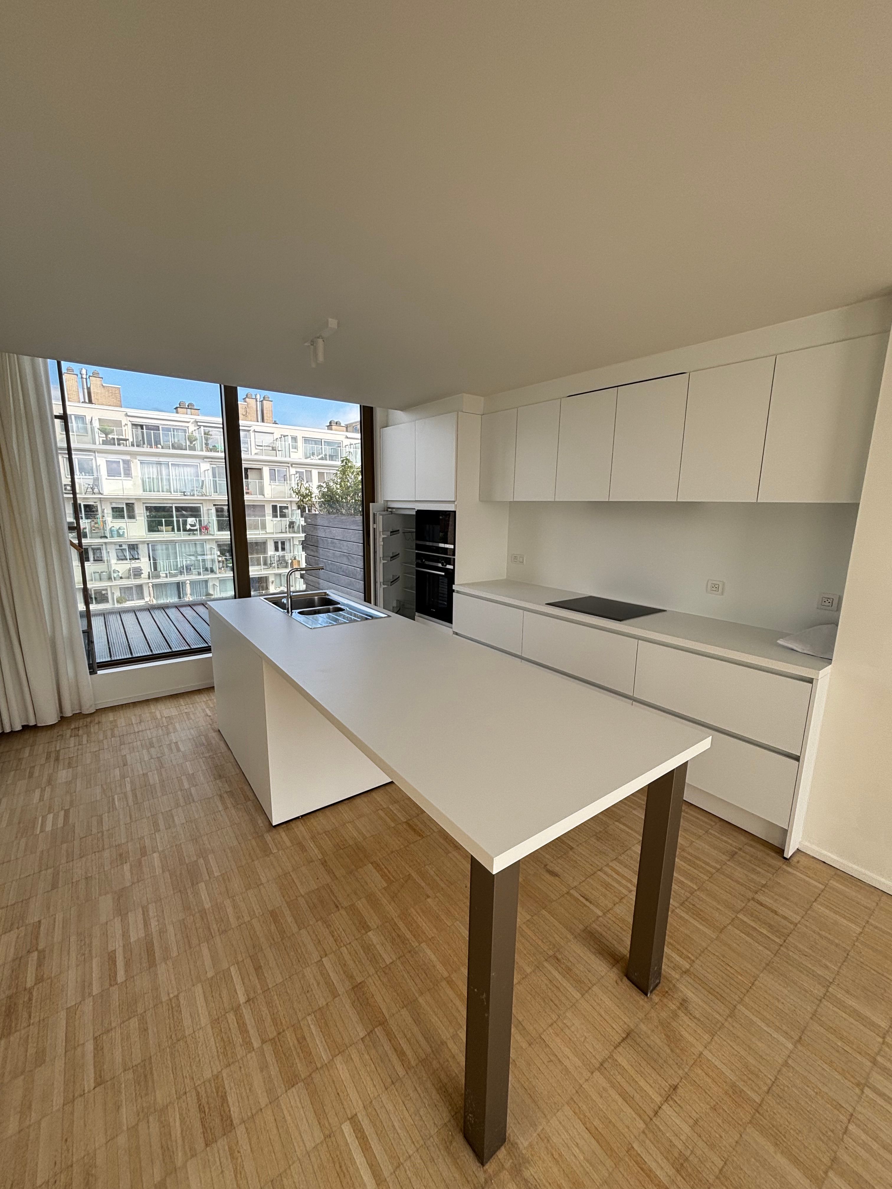 Lichtrijke, moderne en energiezuinige penthouse te koop in Roeselare foto {{pictureIndex}}