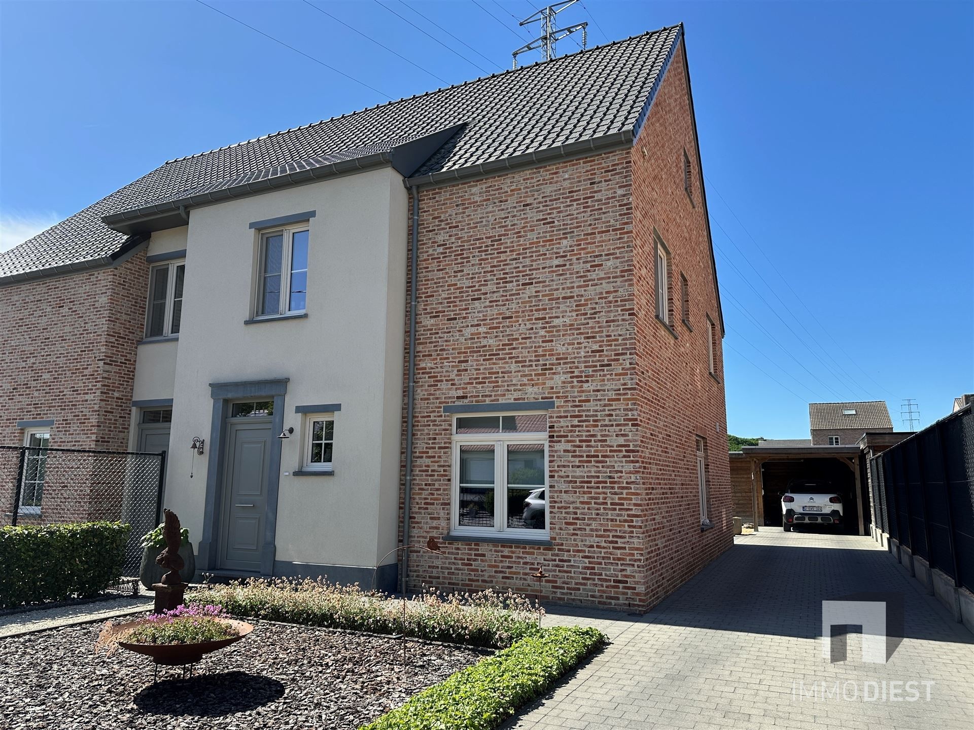 Perfect onderhouden woning met 4 slaapkamers + EPB A foto {{pictureIndex}}