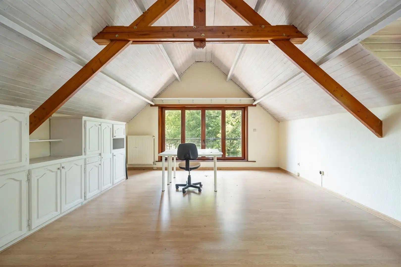 Karaktervolle half open villa met grote tuin 1.189m² in een rustige straat. foto 12