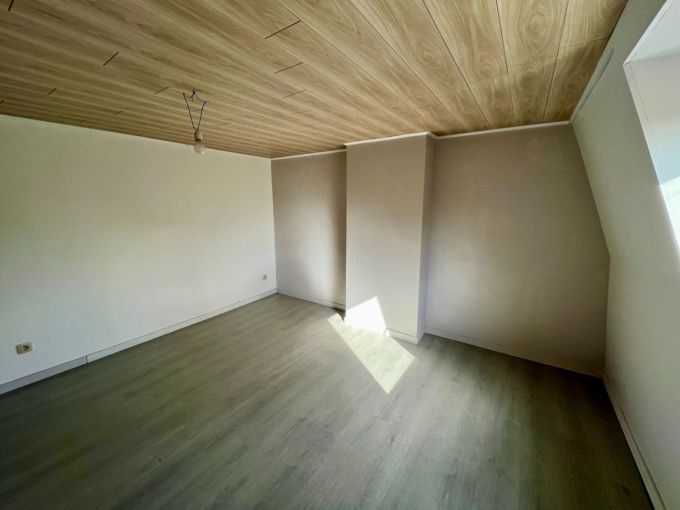 Centraal gelegen woning met 2 slaapkamers en zéér ruime garage! foto 13