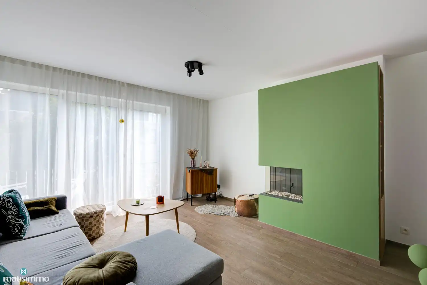 GERENOVEERD APPARTEMENT MET TWEE SLAAPKAMERS, TWEE BALKONS EN ONDERGRONDSE AUTOSTAANPLAATS NABIJ HET CENTRUM VAN HASSELT foto 2