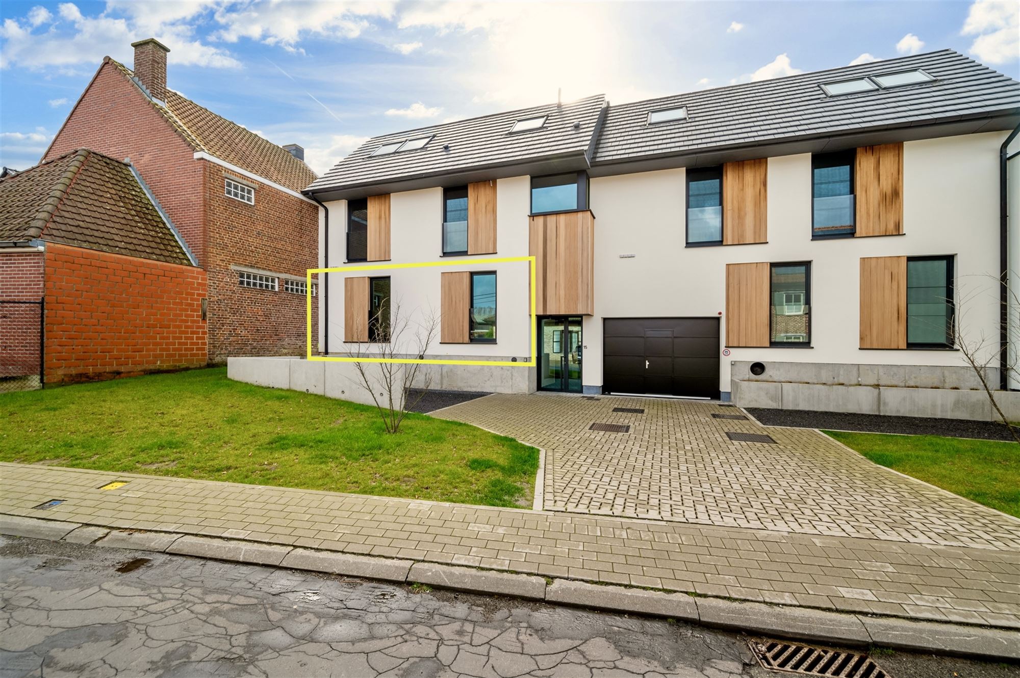 Knap nieuwbouw appartement met 2 slpks, terras en tuin foto 1