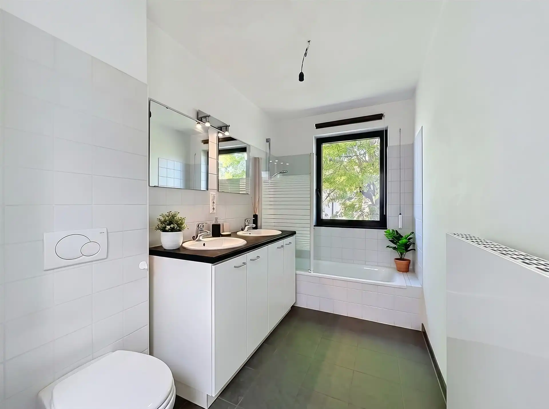 recente energiezuinige gezinswoning met 3 slaapkamers, gezellige tuin en carport . foto 12