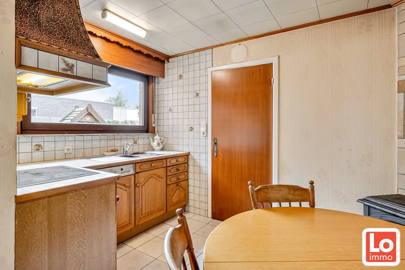 BEZOEKMOMENT VOLZET!! Ruime halfopen bebouwing met 3 slaapkamers, garage en zonnige tuin op centrale ligging in Oostakker foto 6