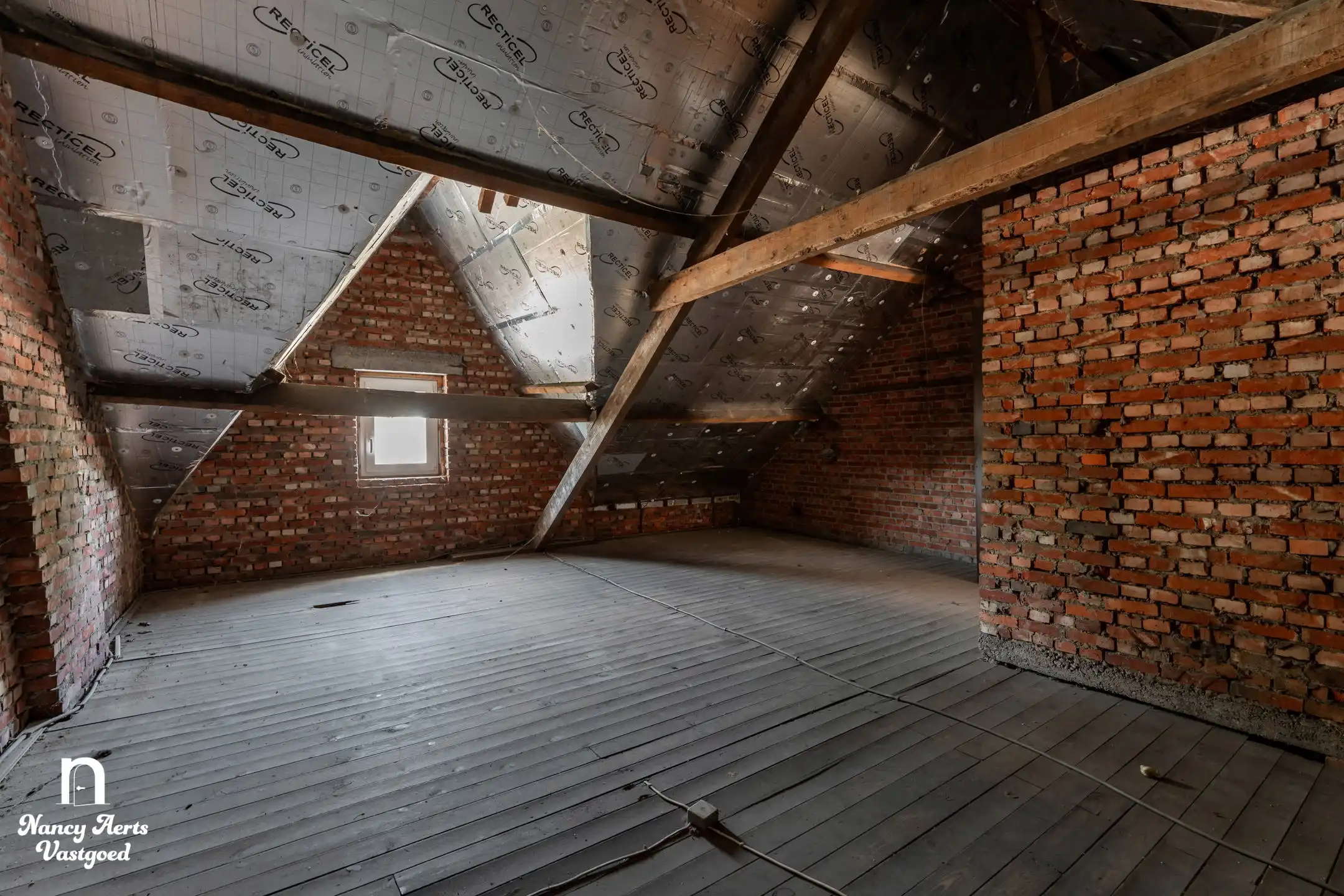 Karaktervolle renovatiewoning met tuin veel potentieel foto 20