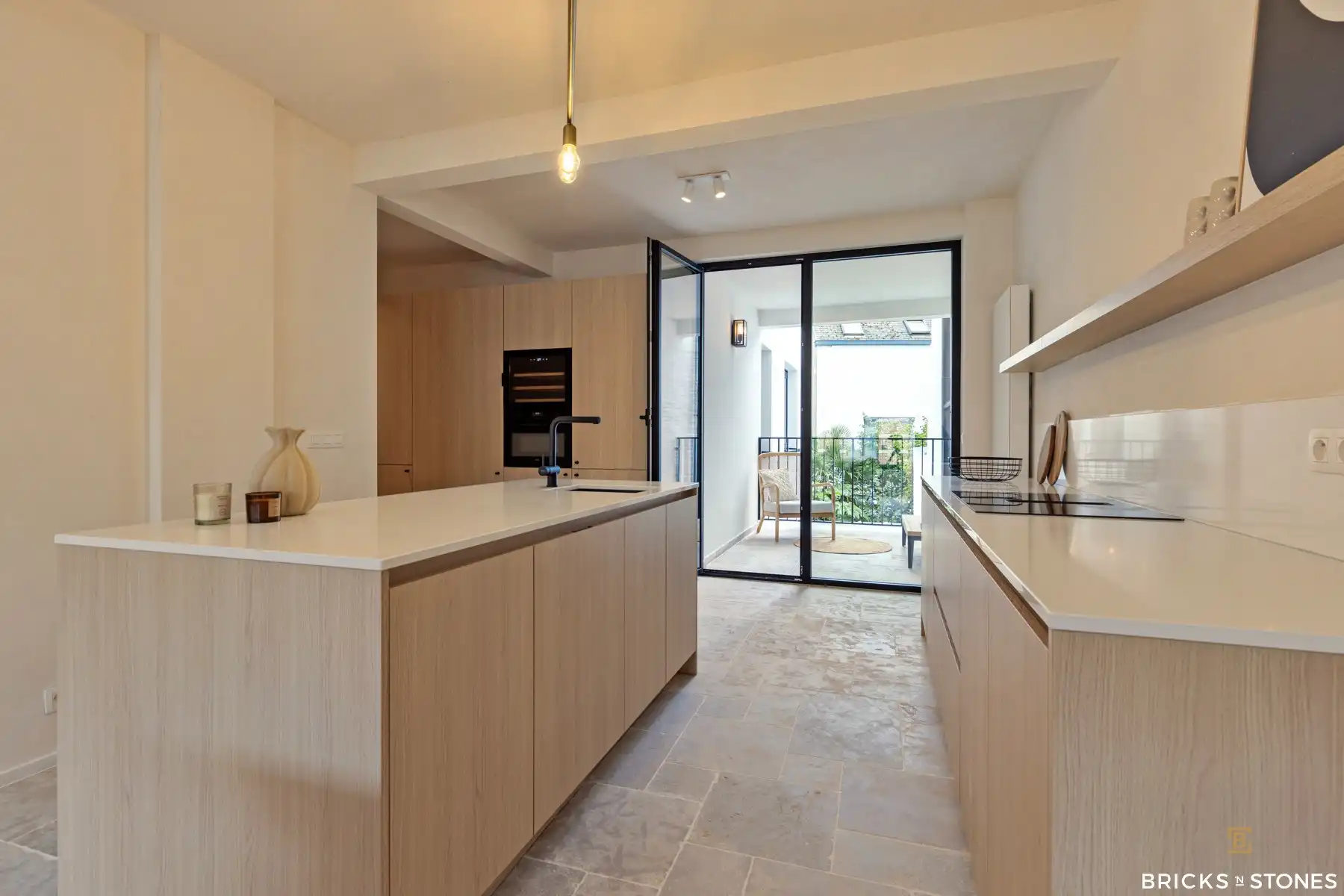 Trendy 2 slaapkamer appartement met terras foto 3