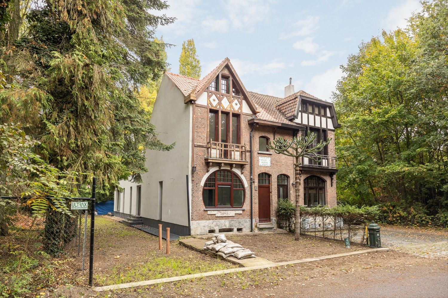 Karaktervolle halfopen woning in eclectische cottagestijl – EPC B – vergunde uitbreiding op toplocatie in Hoboken foto 2