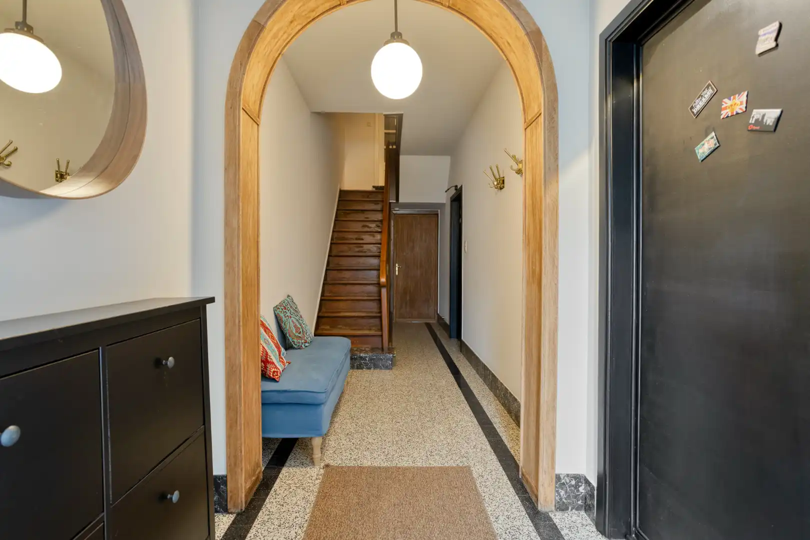 Zeer ruime gerenoveerde woning met 3 à 4 slaapkamers en garage! foto 3