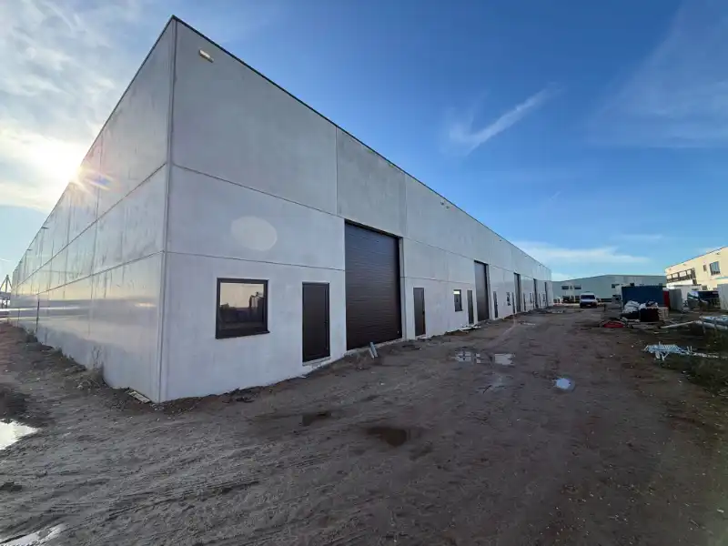 Nieuwbouw KMO-unit 407 m² op topligging in Evergem foto 2