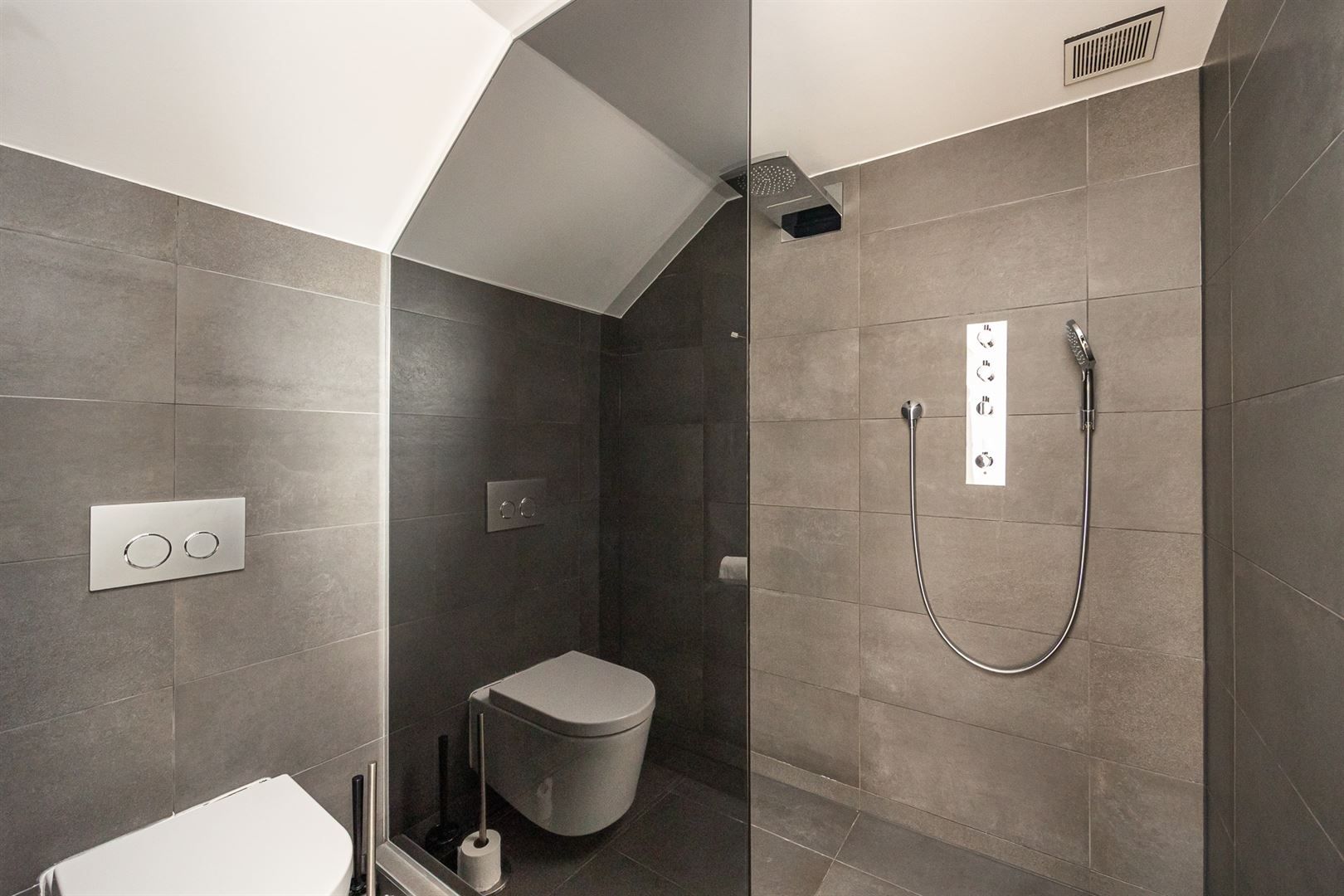 Ruime en sfeervolle OB te Heist-centrum! foto 24