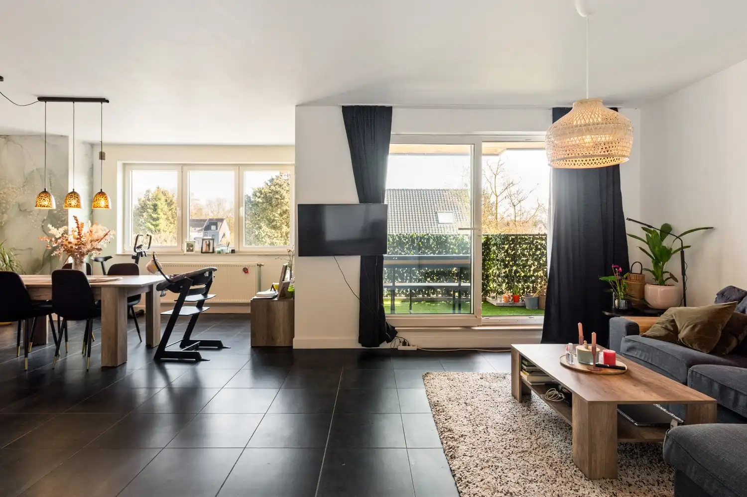 Ruim instapklaar appartement met 2 slaapkamers en terras op centrale ligging in Kapellen foto 2