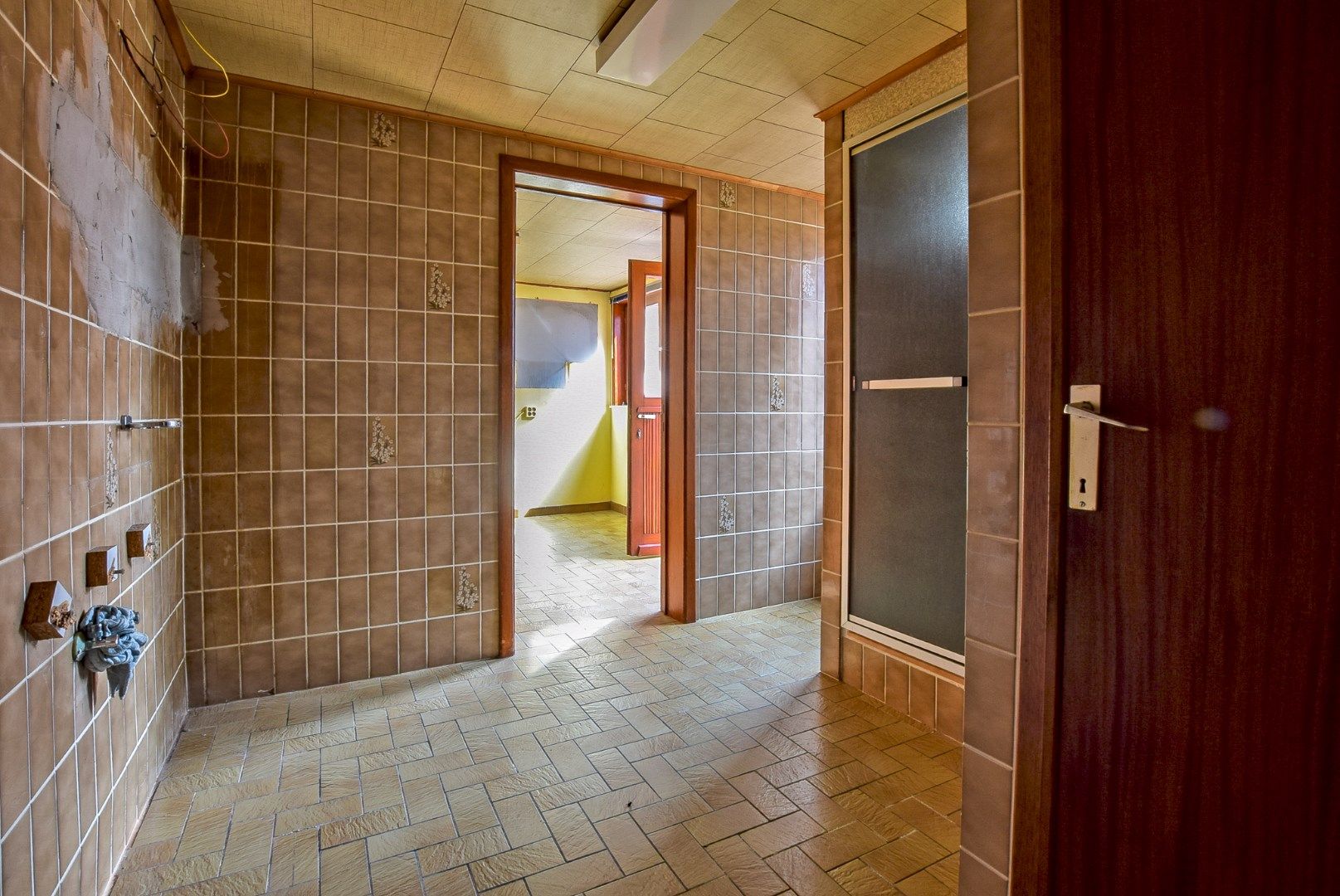 Ruime woning momenteel opgedeeld in 2 appartementen met inpandige garage en tuin op 240m². foto 7