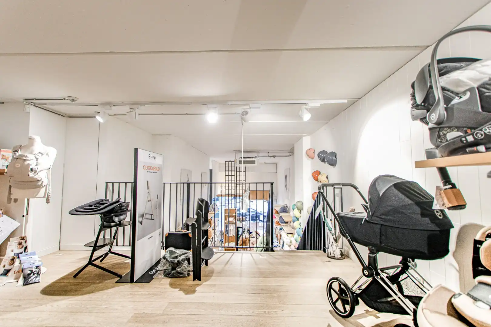 Zeer centraal gelegen handelspand op Lippenslaan 207, 306m² glv plus mezzanine, kelder en garage foto 16