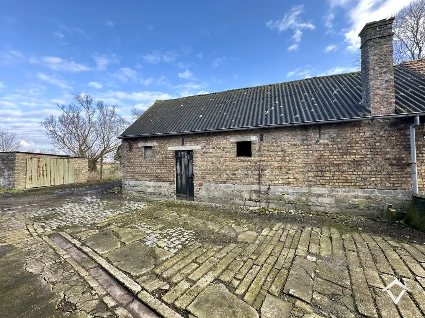 Te herbouwen of te slopen hoeve op ruim perceel in landelijke omgeving foto 6
