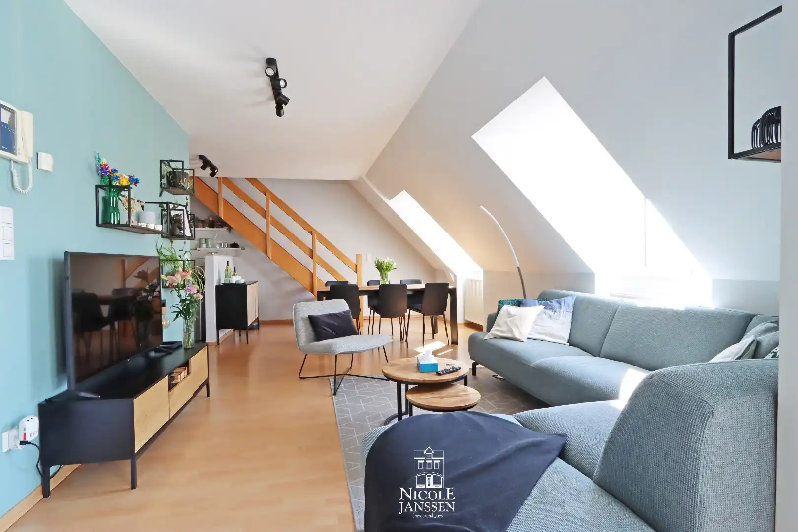 Verzorgd, instapklaar duplex-appartement met twee ruime slaapkamers en garagebox foto 5