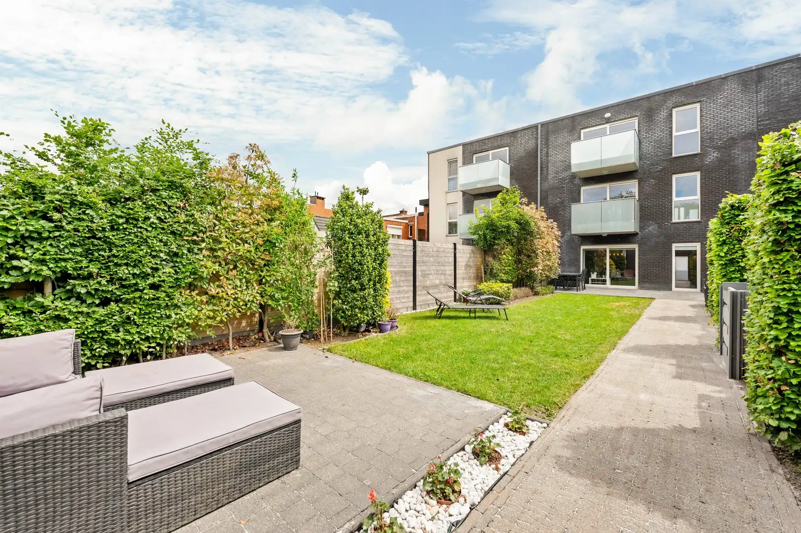 GLV-appartement Brasschaat met zonnige tuin en garage foto 16