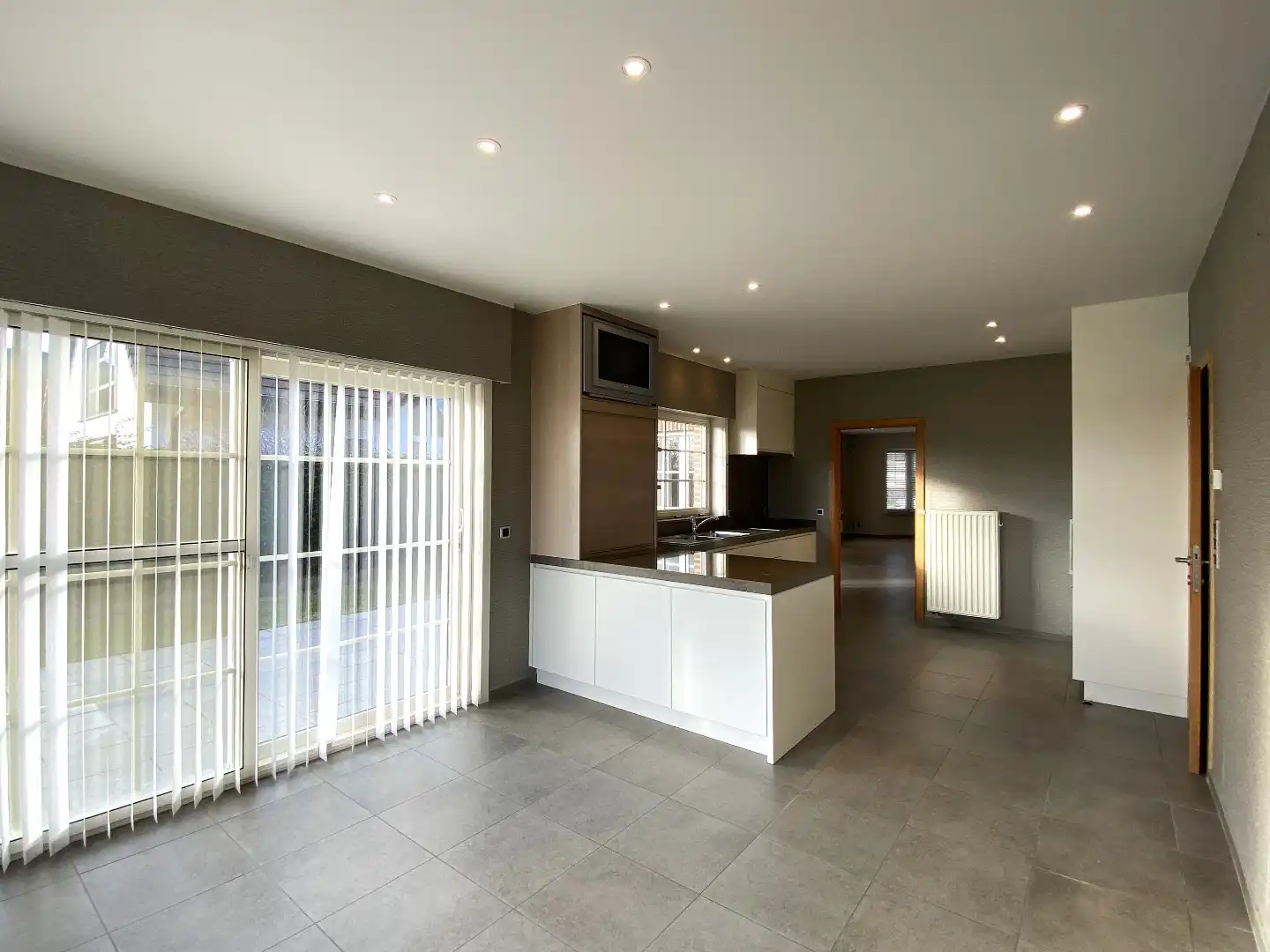 KARAKTERVOLLE WONING MET ZONGERICHTE TUIN | 4 SLPKS | 2 GARAGES foto 6