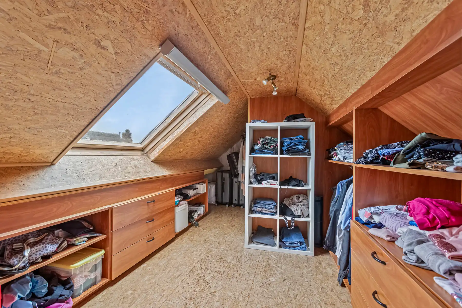 Ruim 2 slaapkamer duplex appartement nabij centrum Halle foto 9