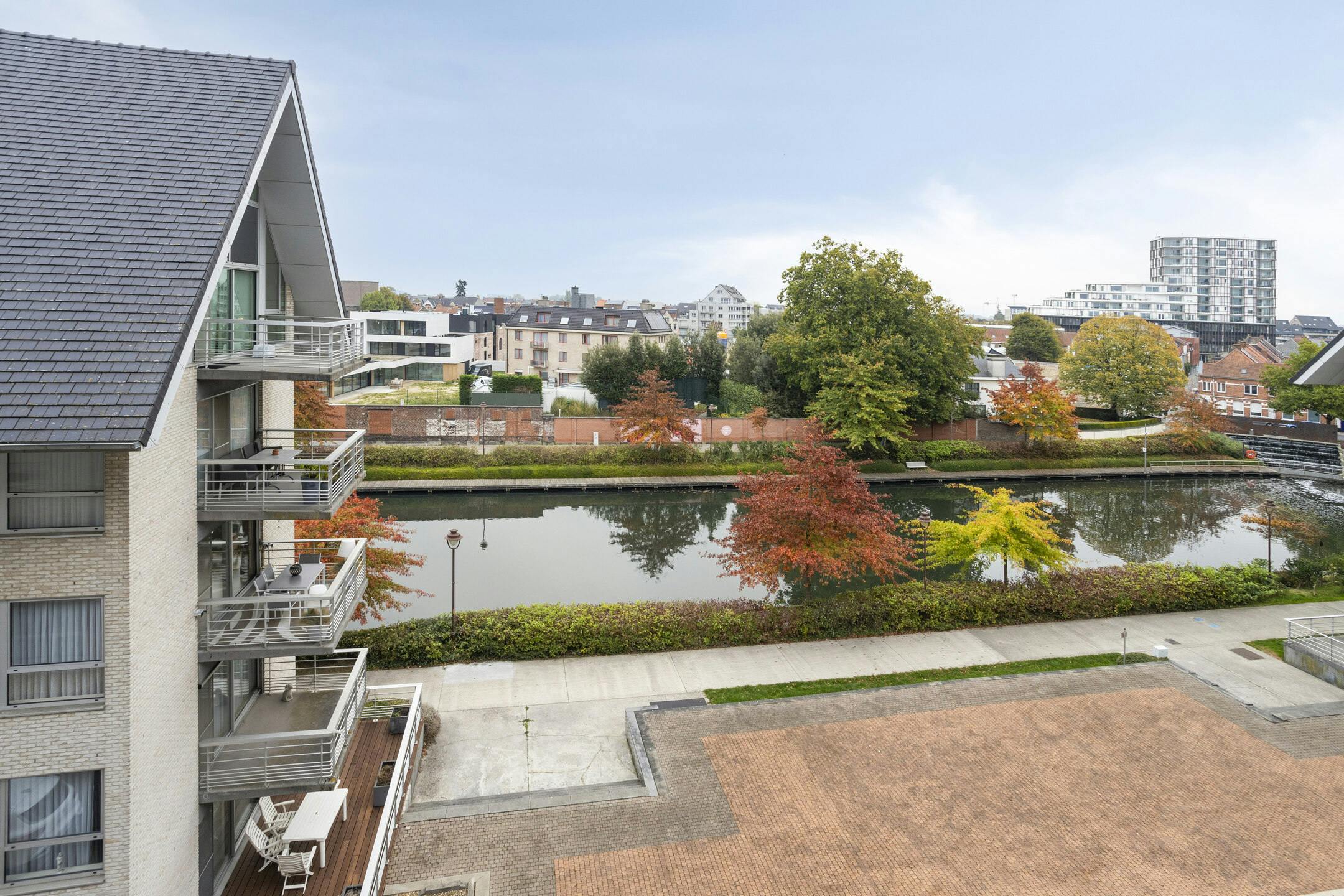 Stijlvol duplex appartement te koop aan de Kleine Bassin foto 3