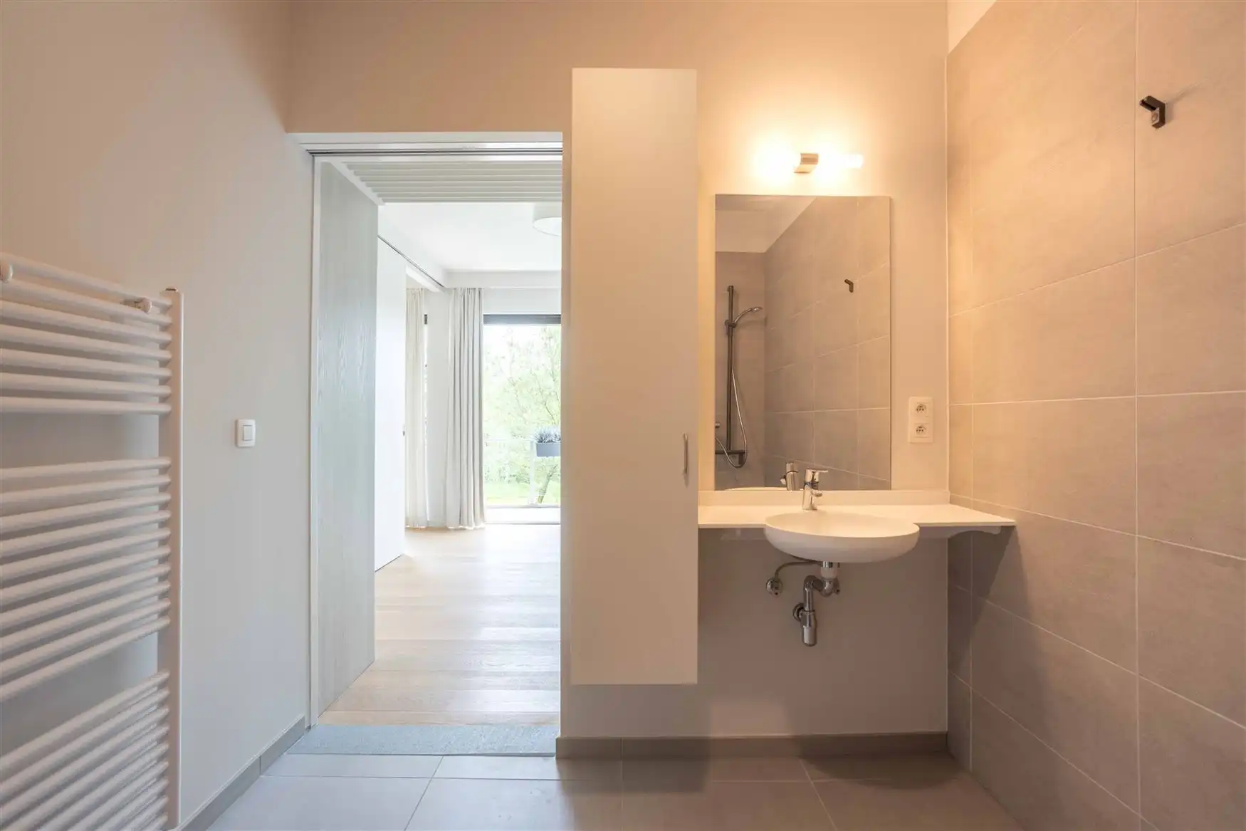 Lichtrijke assistentieflat (inclusief autoplaats) foto 11