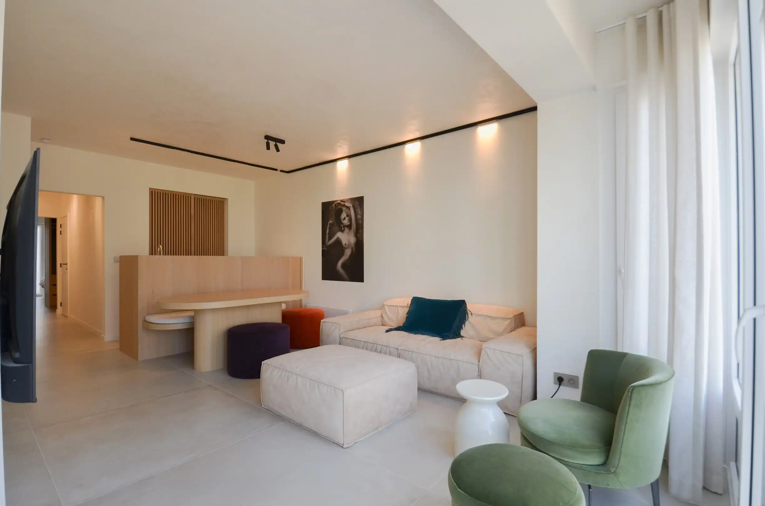 Stijlvol appartement met een open zicht gelegen nabij de Dumortierlaan. foto {{pictureIndex}}