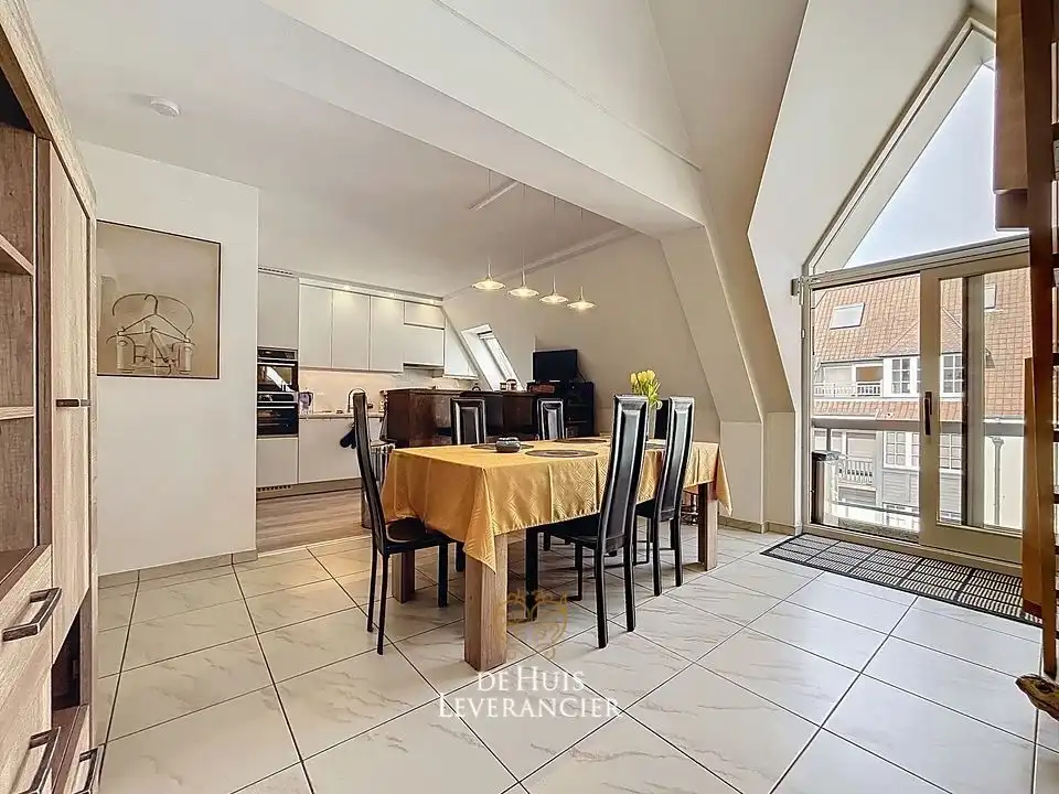 Uw eigen plek aan zee: stijlvol duplex-appartement met 3 slpks in het hart van Koksijde foto 8