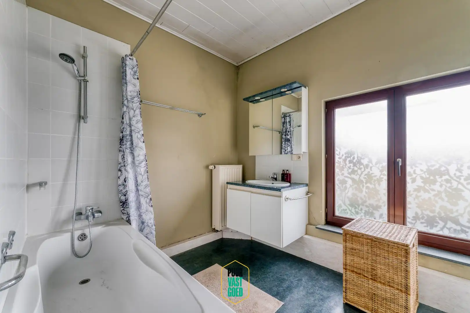 Riant appartement en studio boven grote handelsruimte  foto 28