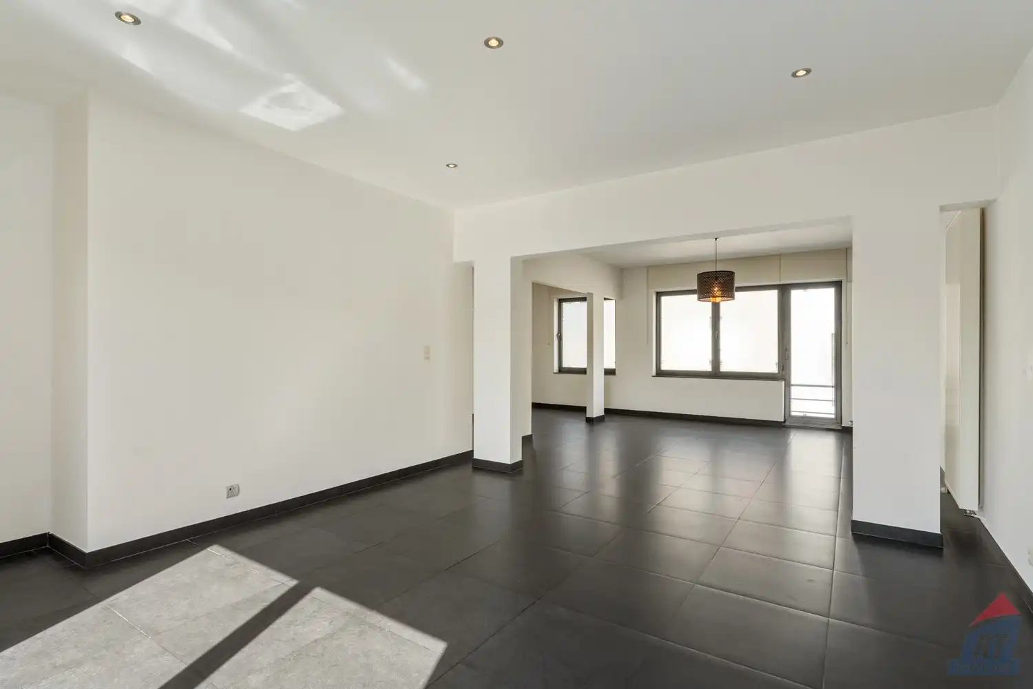 Veelzijdig pand met praktijkruimte en duplex appartement op toplocatie in Sint-Truiden foto 26