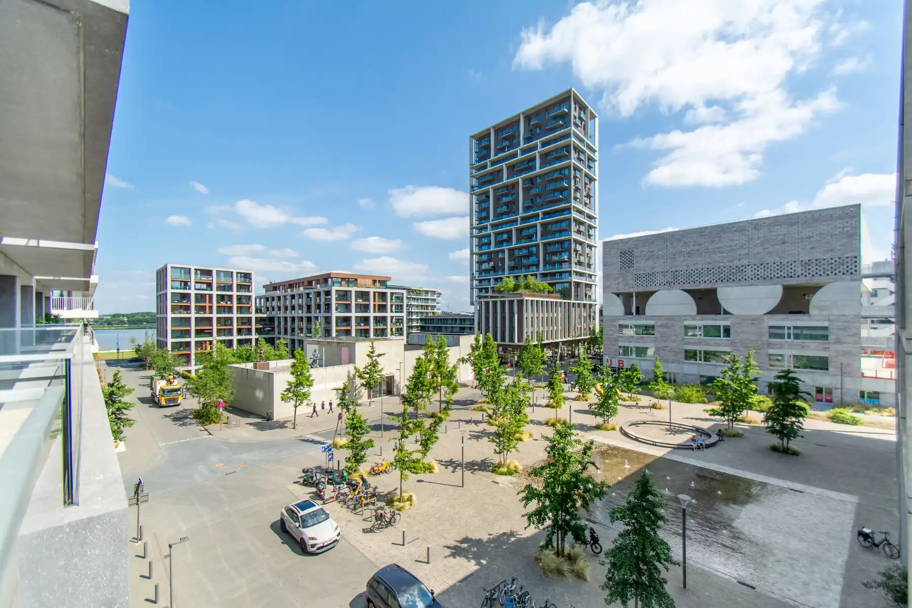 Gezellig gemeubeld 2-slaapkamer appartement met groot terras foto 3