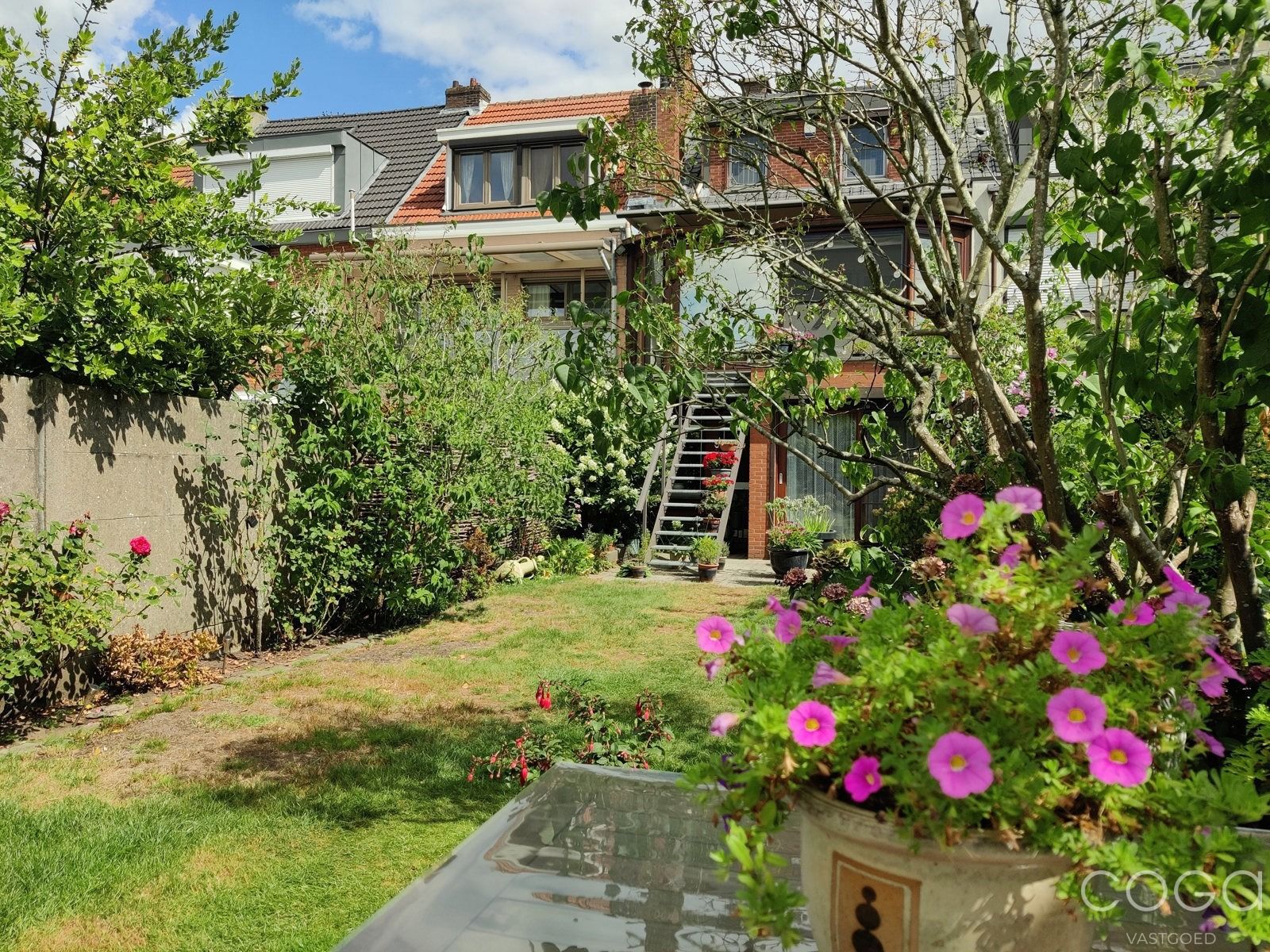 Woning met 4 slaapkamers, garage en tuin foto 27