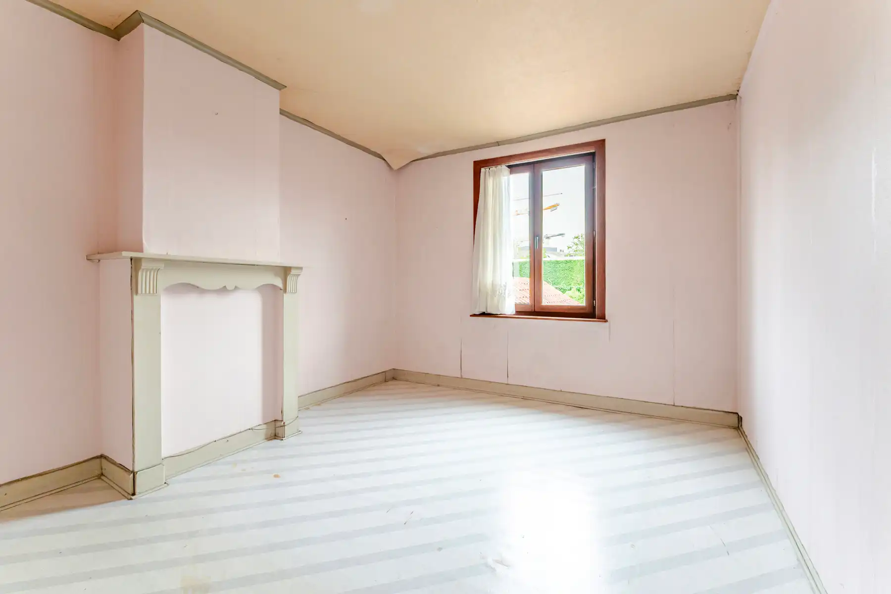 Centraal gelegen te renoveren woning met tuin foto 10