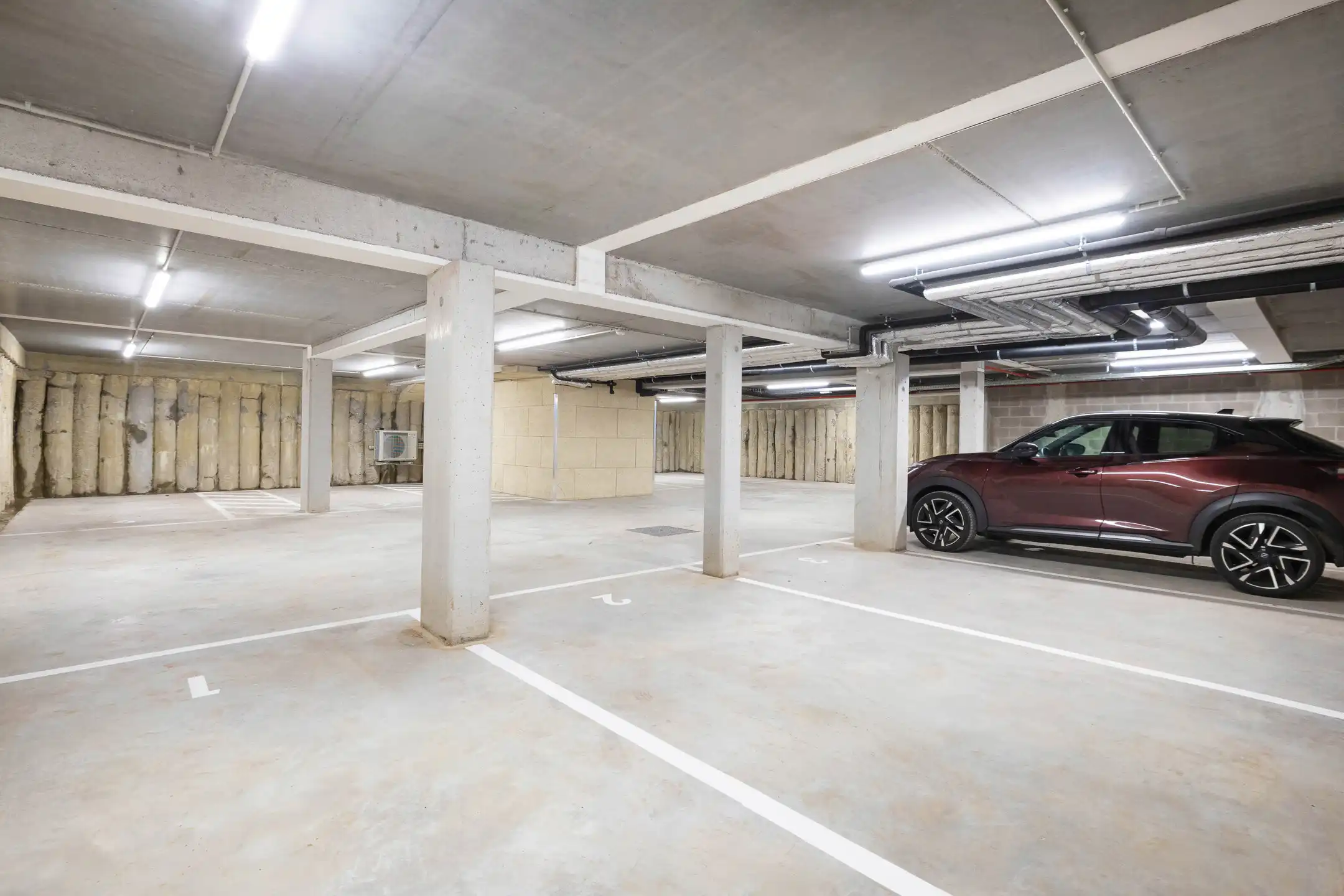 Overdekte parkeerplaatsen in een beveiligd wooncomplex foto 4
