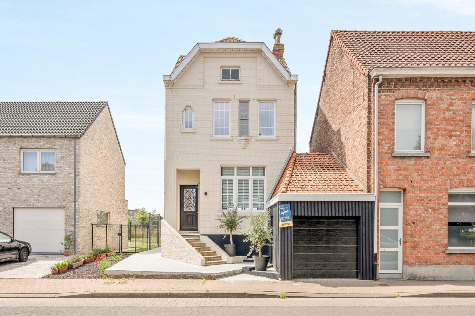 Kwalitatief gerenoveerde, alleenstaande burgerwoning met 3, mogelijk 4 slaapkamers en zuidgerichte tuin foto {{pictureIndex}}