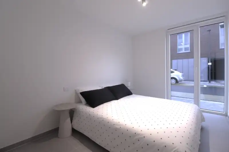 Gelijkvloers nieuwbouwappartement met tuin in centrum Tielt foto 9