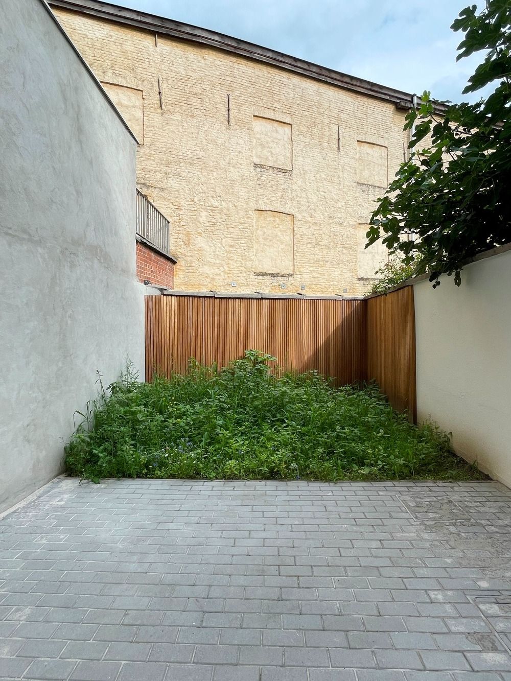 Statige gebruiksklare gerenoveerde burgerwoning met stadstuin. foto 25