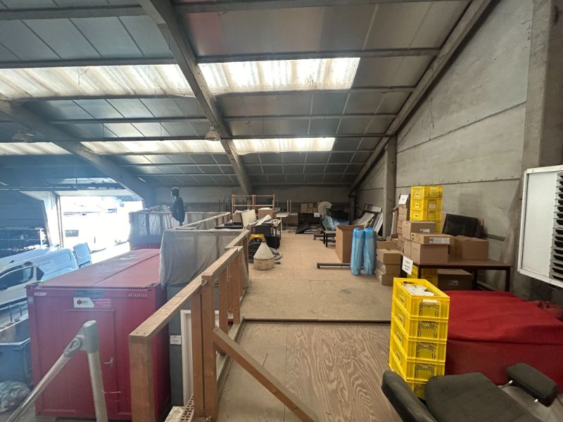 Functioneel bedrijfsgebouw voorzien van kantoor- en magazijnruimte met buitenopslag foto 12