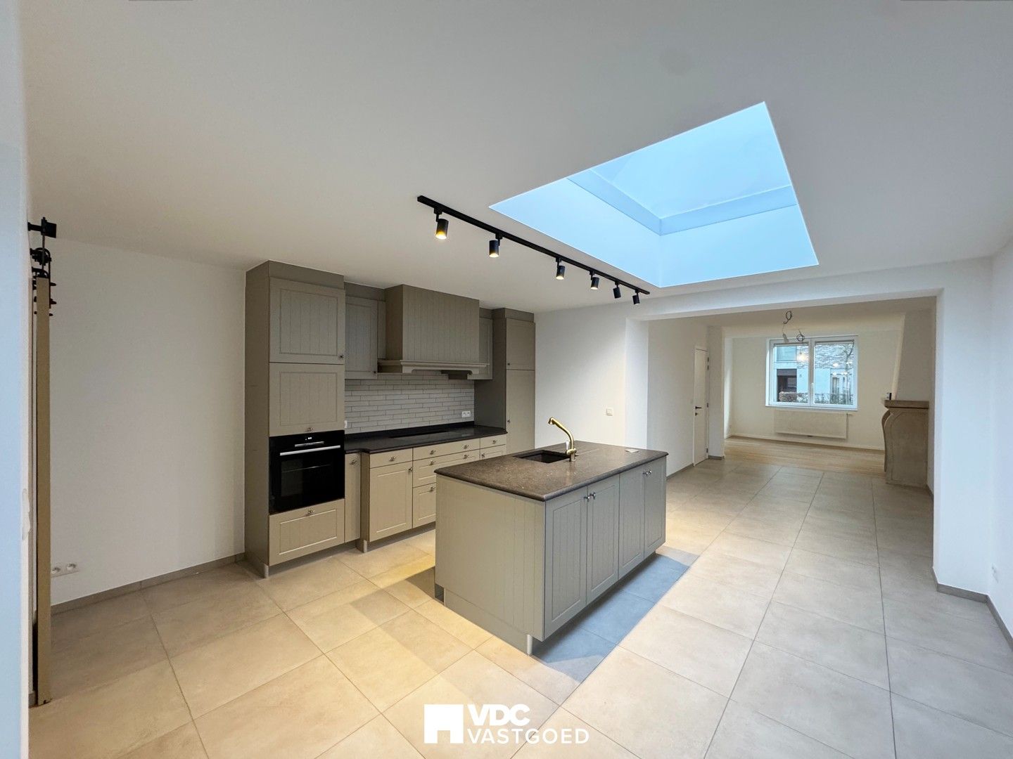 Volledig vernieuwde woning (170 m²) met tuin en garage foto 4