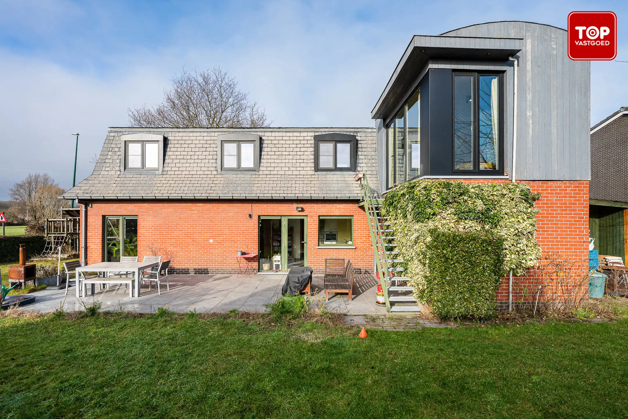 Karakteristieke woning  met 3 slaapkamers en 2 badkamers op riant perceel. foto 27