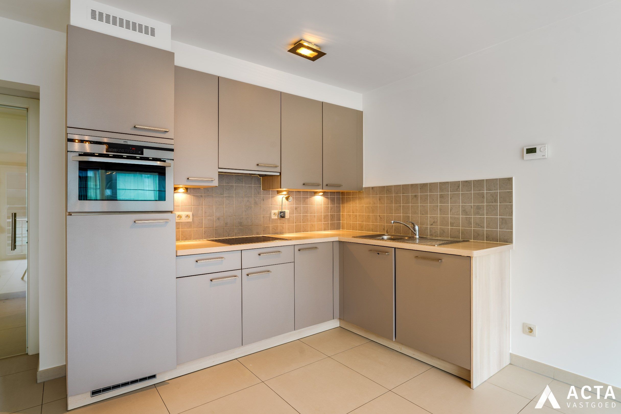 Instapklaar appartement met twee terrassen in Mariakerke! foto 4